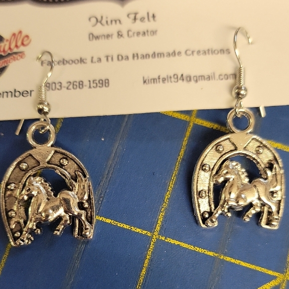 Silver Tone Horse and Horseshoe Earrings - Picture 1 of 2